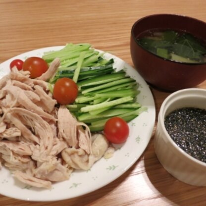 子供用に、ごまだれは辛いの抜きでしたが美味しかったです。スープは長ネギ、豆腐、モロヘイヤで中華スープに。とってもおいしくて感動です！この夏たくさん作ります☆☆☆